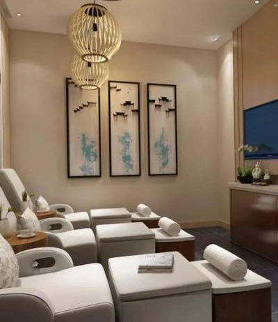 长沙的高端足疗足浴会所是一处静谧的避风港。这里，我们以精湛的技艺和细致的服务，为您的双脚带来前所未有的呵护。每一步按摩都是对您辛劳的致敬，每一次浸泡都是对您身心的洗礼。我们用心聆听您的需求，用情温暖您的旅程。在这里，不仅是一次足部的放松，更是一场心灵的触动，让您在舒缓中重获活力，感受生活的美好。